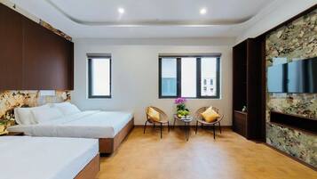 Standard dubbelrum eller tvåbäddsrum - balkong - utsikt mot staden | Skrivbord och gratis wi-fi