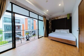 Desk, free WiFi - Paradise Bay Hotel (Van Giang)