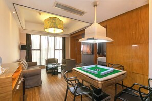 Business Suite, City View | Living area - Summer International Hotel Shenzhen (Shenzhen)