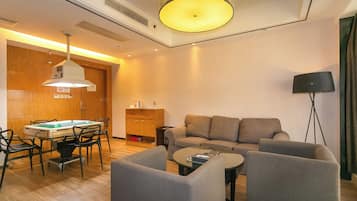 Suite, City View | Desk, laptop workspace, blackout drapes, soundproofing