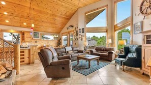 Smart TV, fireplace, table football, books - Chinook House (Manzanita)