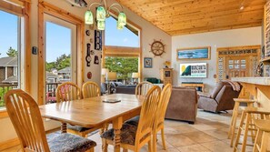 Interior - Chinook House (Manzanita)