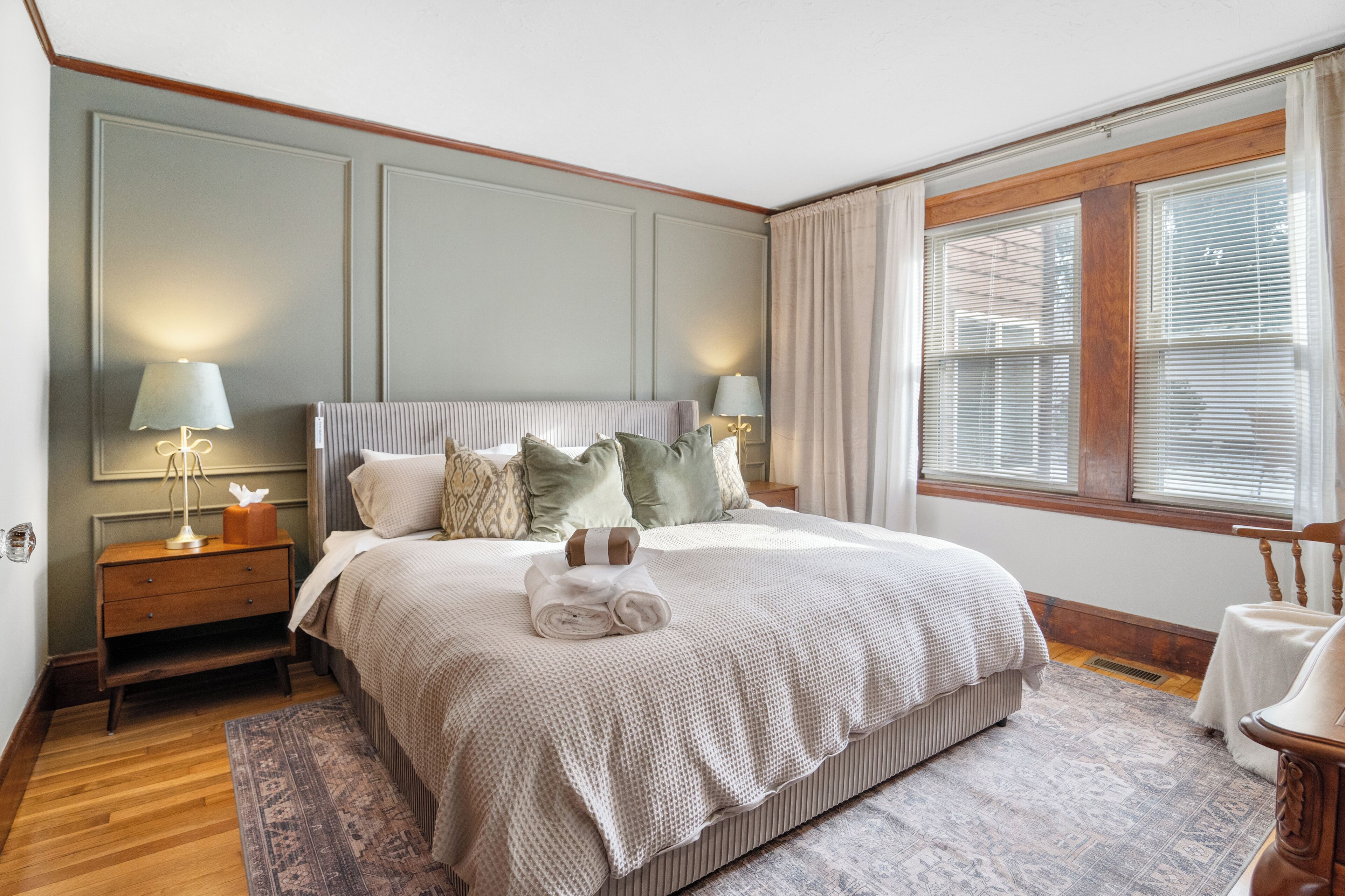 Iron/ironing board, WiFi, bed sheets