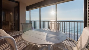 Outdoor dining - Admiralty on Gulf Shore Dr. - 6th flr Beachfront Penthouse - Amazing Gulf views & Stunning Sunsets (Naples)