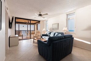 TV - Admiralty on Gulf Shore Dr. - 6th flr Beachfront Penthouse - Amazing Gulf views & Stunning Sunsets (Naples)