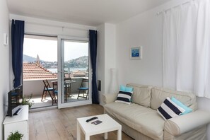 Apartment | Living room - Apartments Villa Karmen - Two-bedroom Apartment With Balcony and Sea View (Dubrovnik)