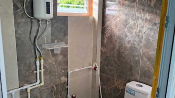 Dusch, handdukar, tvål och schampo