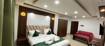HOTEL GK PALACE