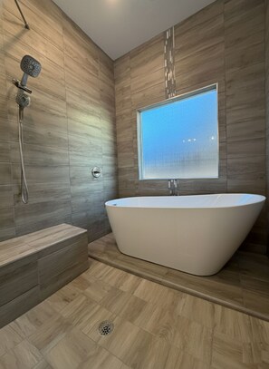 Hair dryer, bidet, towels, soap - Luxurious El Paso Oasis: Modern 5BR, Huge Patio with Kitchen, TV, & Lounge Area (El Paso)