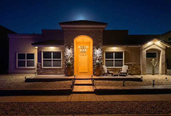 Exterior detail - Luxurious El Paso Oasis: Modern 5BR, Huge Patio with Kitchen, TV, & Lounge Area (El Paso)