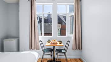 1 chambre, fer et planche Ă repasser, Wi-Fi gratuit, draps fournis