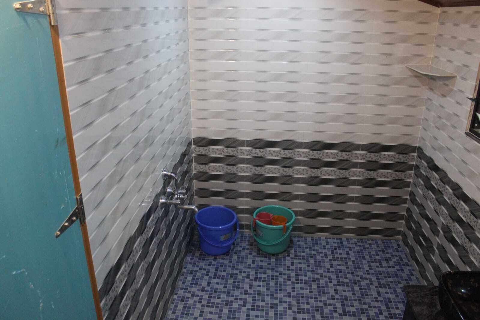 Familierom | Bad | Dusj, toalettartikler (inkludert), håndklær og såpe