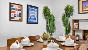 Dining - The Terrace Hideaway 3BR WFH, Sleeps 6 (Tampa)