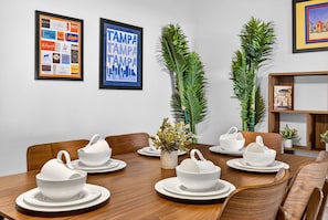 Dining - The Terrace Hideaway 3BR WFH, Sleeps 6 (Tampa)