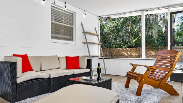 Terrace/patio - The Terrace Hideaway 3BR WFH, Sleeps 6 (Tampa)
