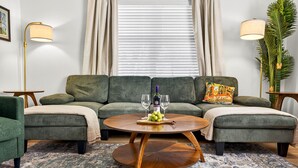 Living area - The Terrace Hideaway 3BR WFH, Sleeps 6 (Tampa)