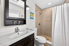 Shower - The Terrace Hideaway 3BR WFH, Sleeps 6 (Tampa)