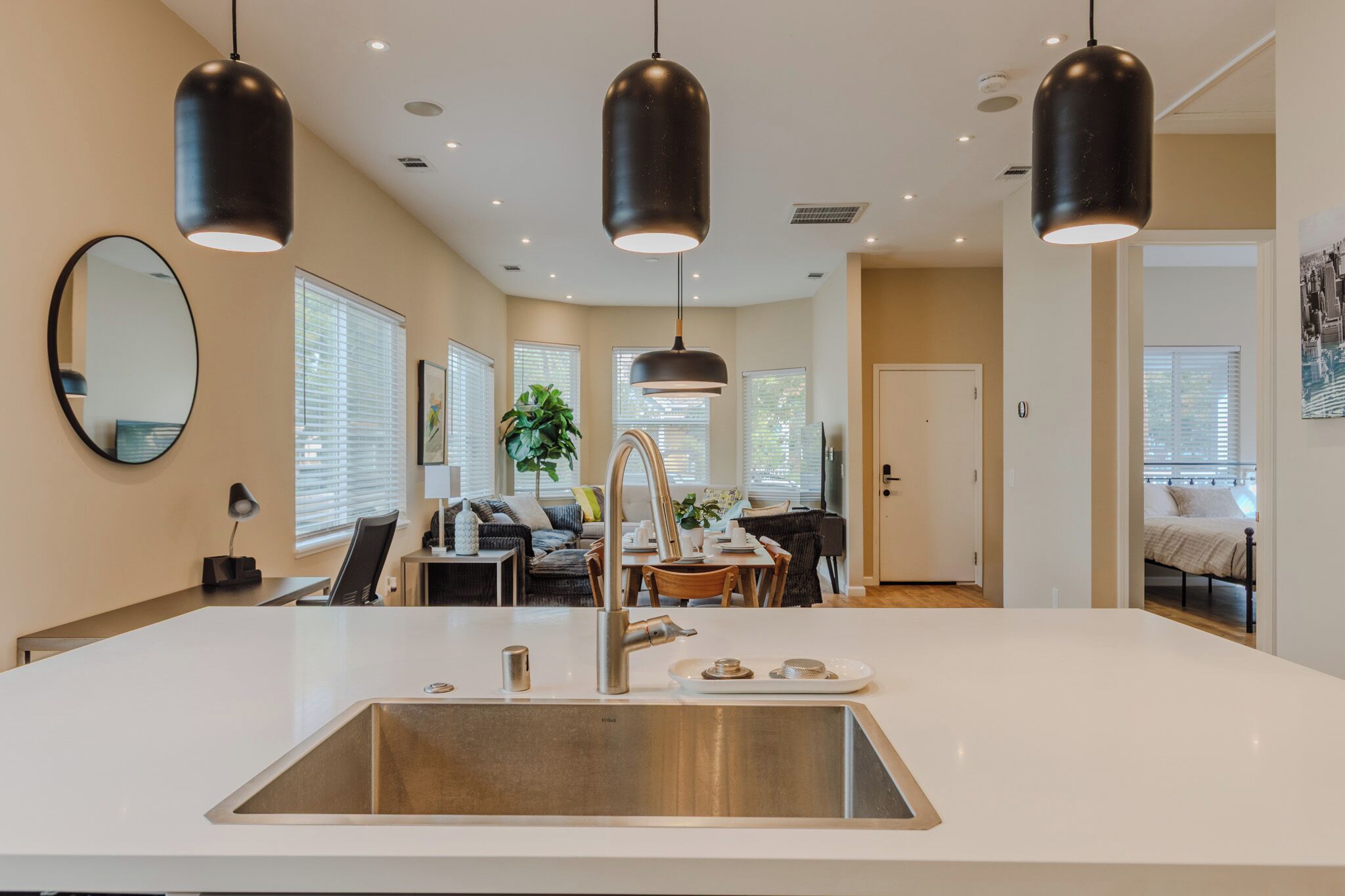 3 soverom, strykejern/-brett, internettilgang og sengetøy