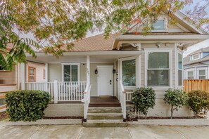 Exterior detail - 3-bedroom/2 bath house walkable to San Jose's Japantown (San Jose)