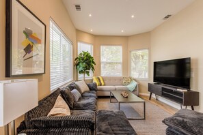 TV - 3-bedroom/2 bath house walkable to San Jose's Japantown (San Jose)