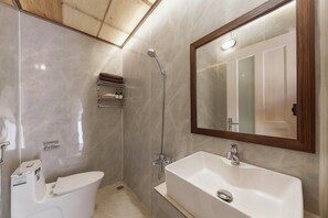 Standard Quadruple Room | Laptop workspace, free WiFi - Ye Lam Homestay Da Lat (Da Lat)