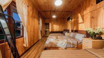 Kamar Triple Keluarga | Ruang kerja ramah laptop dan Wi-Fi gratis