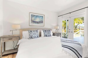 3 bedrooms, iron/ironing board, travel cot, WiFi - Sleeps 7|3BR+FirePit+Pets Ok|St. Pete Getaway (St. Petersburg)