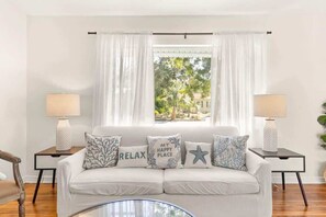 TV - Sleeps 7|3BR+FirePit+Pets Ok|St. Pete Getaway (St. Petersburg)