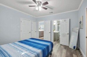 3 bedrooms, iron/ironing board, travel cot, WiFi - Sleeps 7_3 BR_Pets welcome|Pensacola Stay (Pensacola)