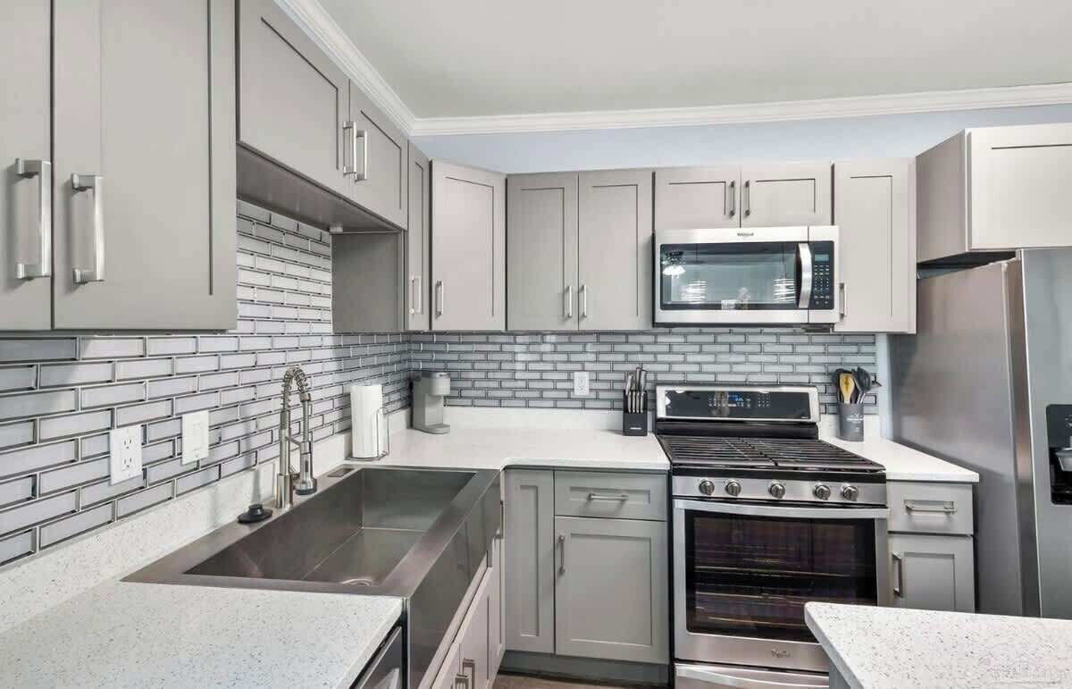 雪櫃、微波爐、焗爐、爐具