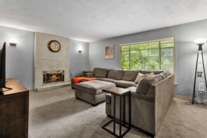 Fernseher, Kamin, Arbeitsbereiche