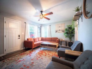 TV, offices - Walkable KC House: 3BR Near Shops & Dining (Kansas City)