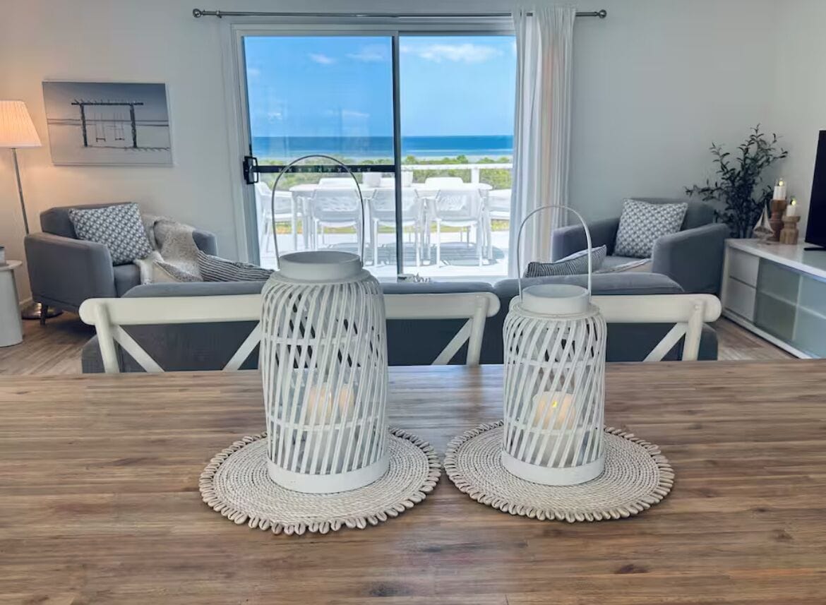 Smart TV, fireplace, stereo