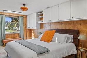 4 Schlafzimmer, Schreibtisch, Bügeleisen/Bügelbrett, WLAN