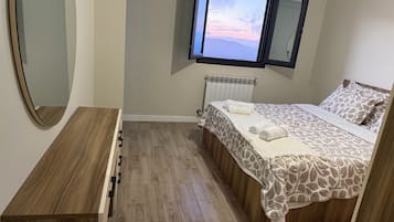 Iron/ironing board, WiFi, bed sheets