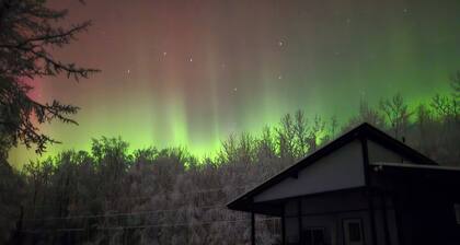 Cozy Winter Retreat with Aurora Views in Comfort - 2 bedrooms