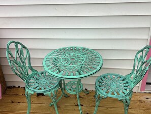 Outdoor dining - The Swift Lake House (Somerset)