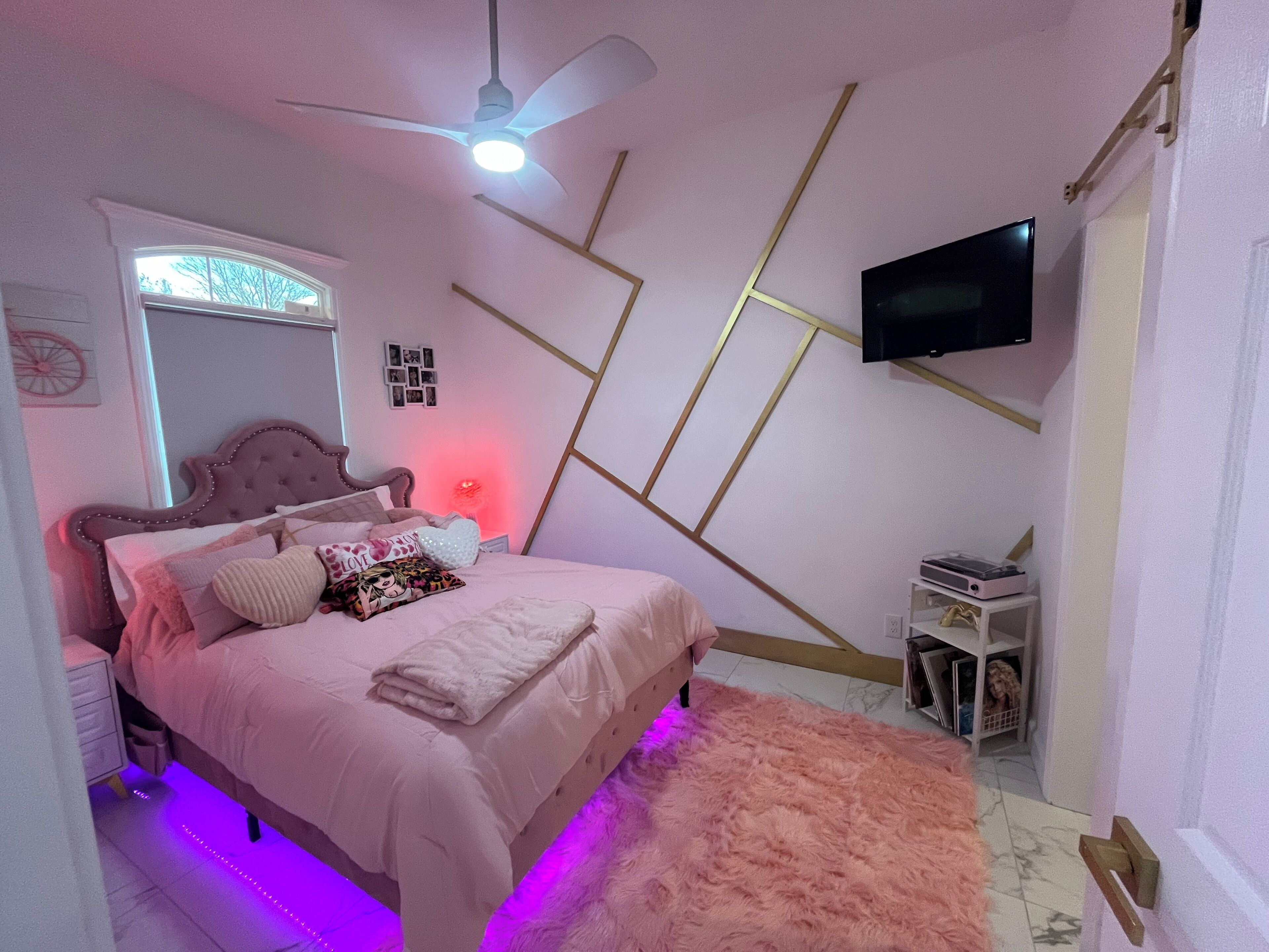 2 室のベッドルーム、アイロン / アイロン台、WiFi、ベッドシーツ