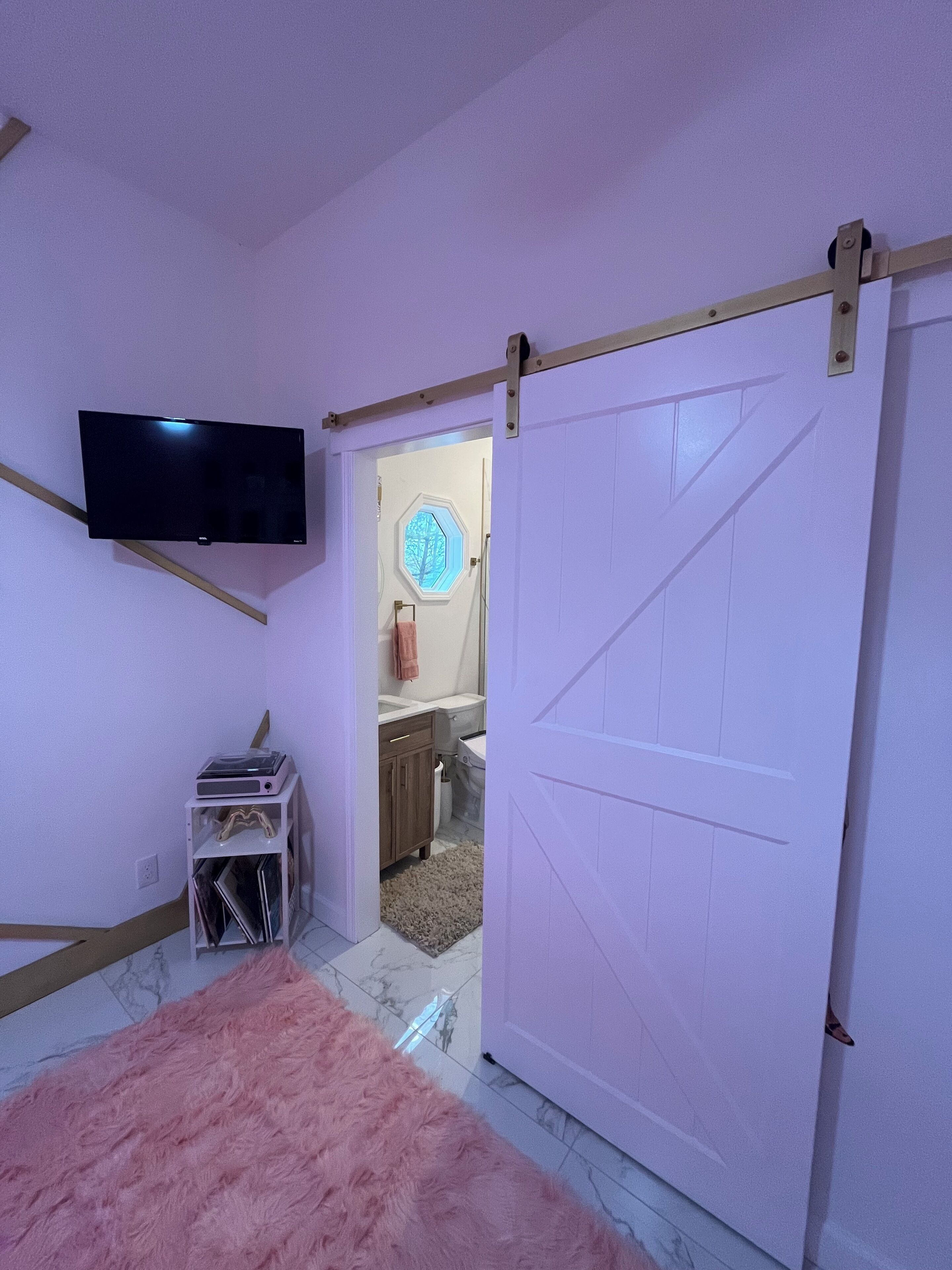 2 室のベッドルーム、アイロン / アイロン台、WiFi、ベッドシーツ