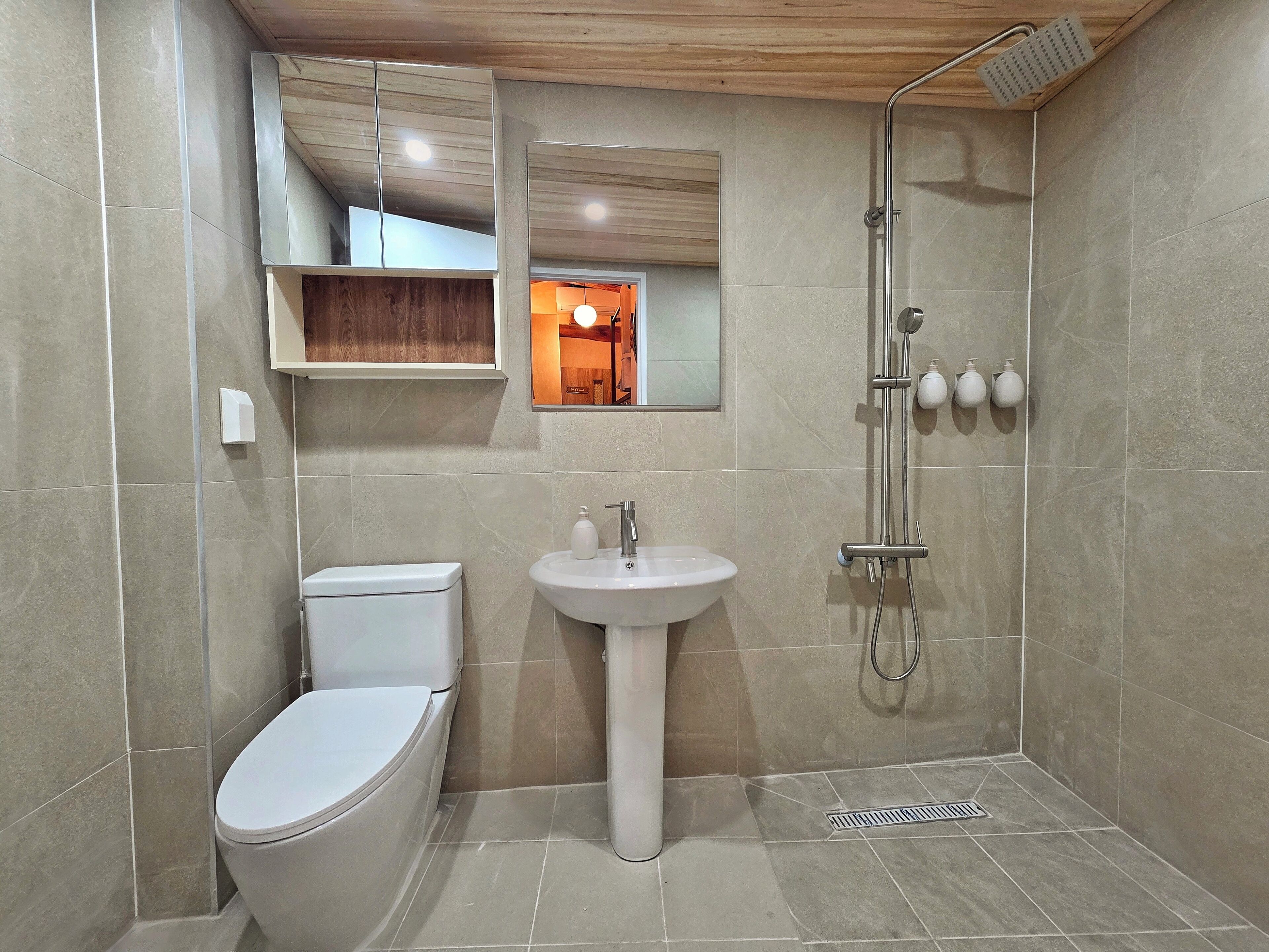 Gemeinsamer Basic-Schlafsaal, Nur Frauen | Badezimmer