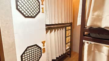 Verdunkelungsvorhänge, Bügeleisen/Bügelbrett, kostenloses WLAN