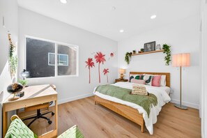 4 Schlafzimmer, Schreibtisch, Bügeleisen/Bügelbrett, Reisekinderbett