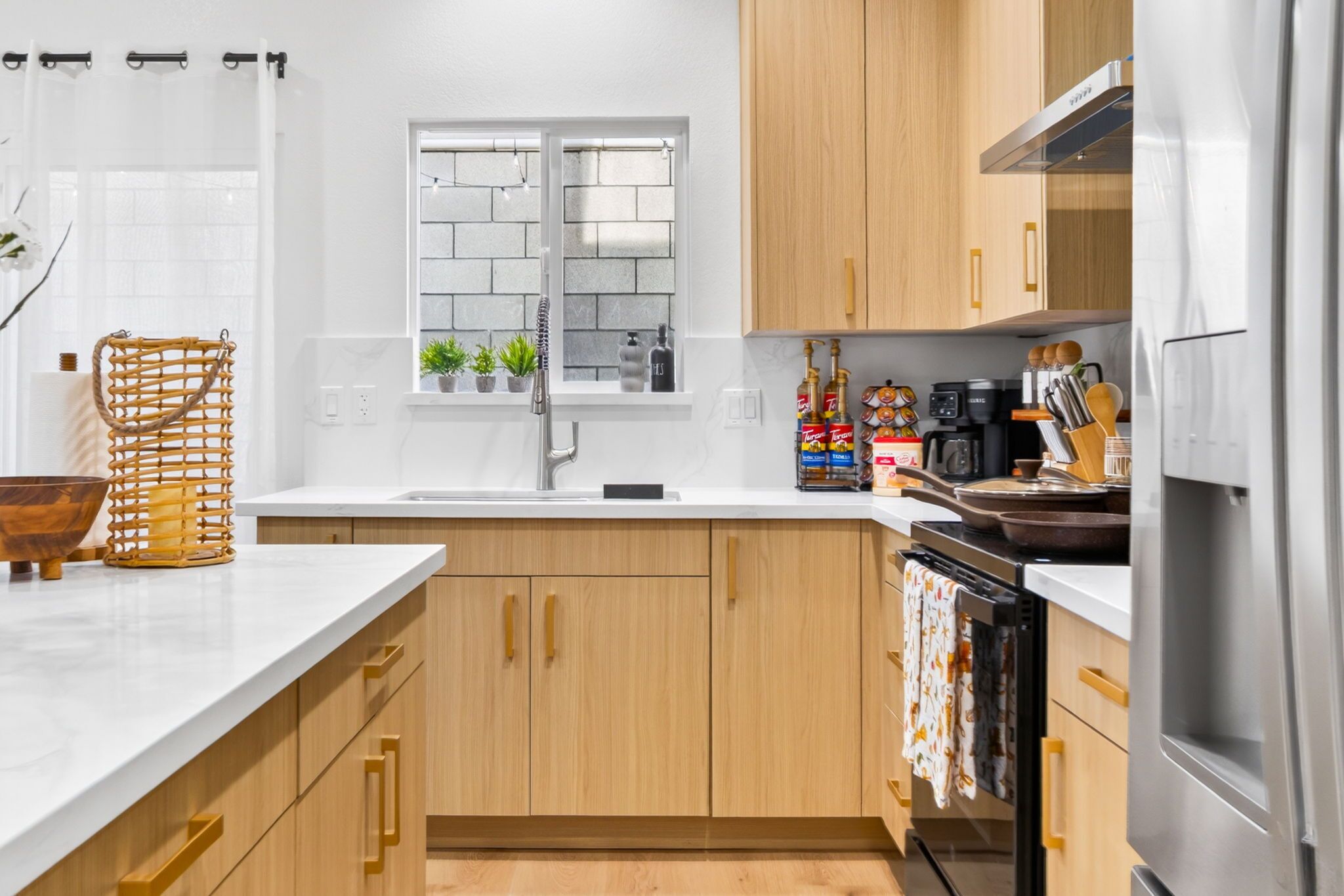 雪櫃、微波爐、焗爐、爐具