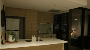Unclassified image, 4 of 25, button - Broadbeach Stunner Modern and Central w/free parking (Broadbeach)