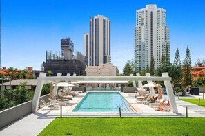 Pool - Broadbeach Stunner Modern and Central w/free parking (Broadbeach)