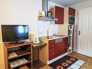 Kühlschrank, Mikrowelle, Ofen, Geschirrspüler