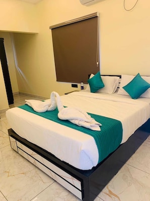 Iron/ironing board - De Waves (Varkala)