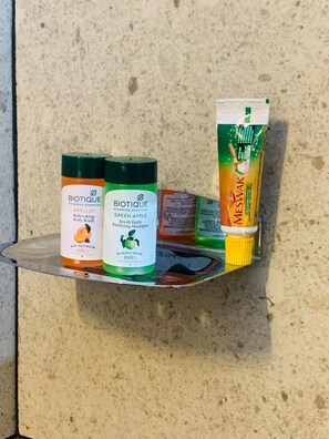 مناشف، صابون، شامبو