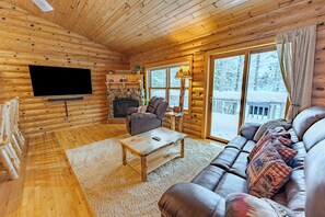 Smart TV, fireplace - Lost on Purpose-Just listed! Lakefront-Near Pictured Rocks National Lakeshore (Wetmore)