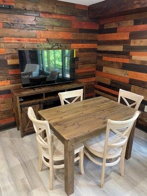 Dining - Peaceful Unit with Scenic Views (Springfield)